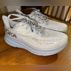 Hoka men’s Clifton 9 wide